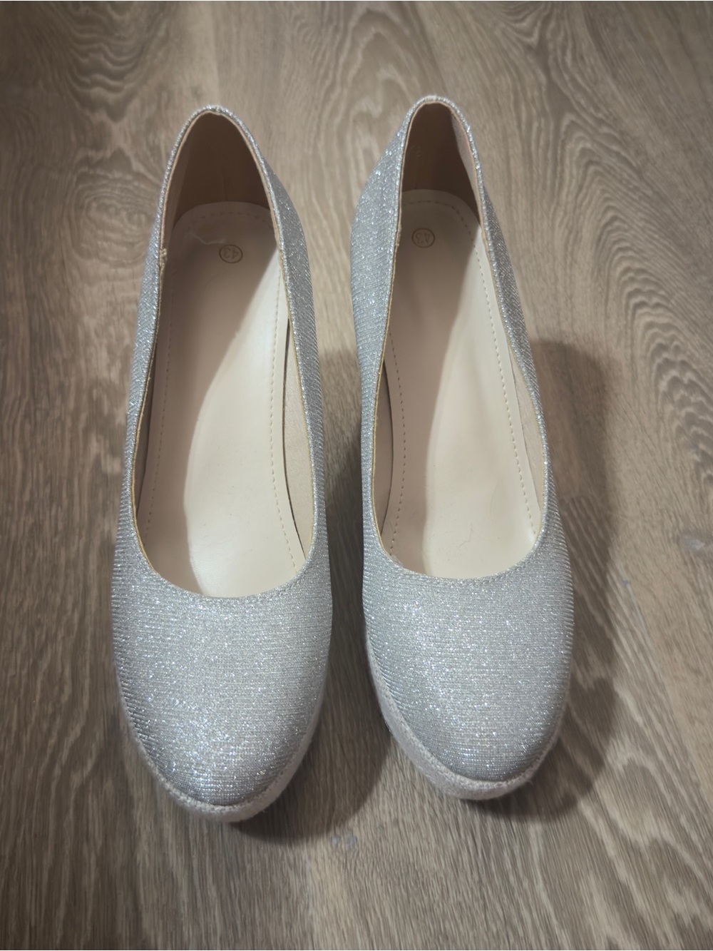 Women's Glitter Platform Pumps in Silver